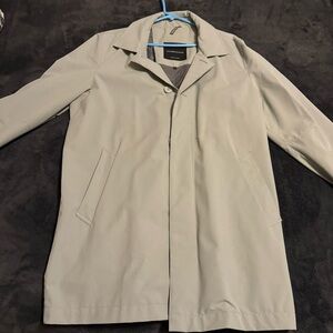 Cole Haan ZERØGRAND Men’s Lightweight Coat Beige Neutral Outerwear